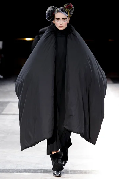 Look 3